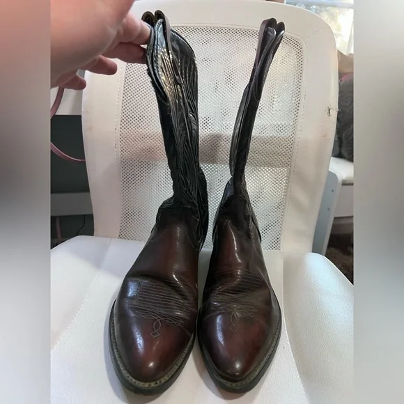 Laredo Brown Heeled Boots - Picture 3 of 8